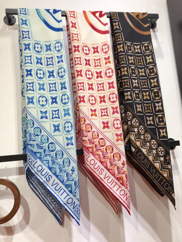 Louis Vuitton Scarf LVC00556